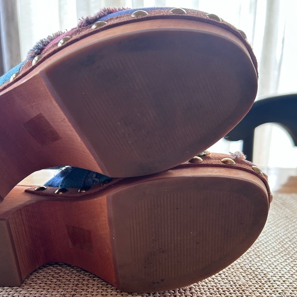 Kurt Geiger London Mayfair Denim Clog is a Colorful Platform Shoe. Size 9.5 - Picture 14 of 15